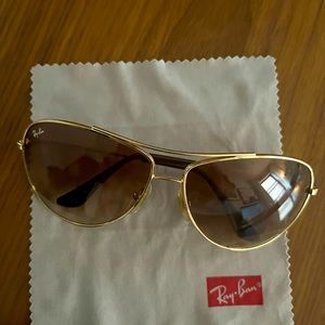 Ray-Ban Women’s Gold Oversized Aviators